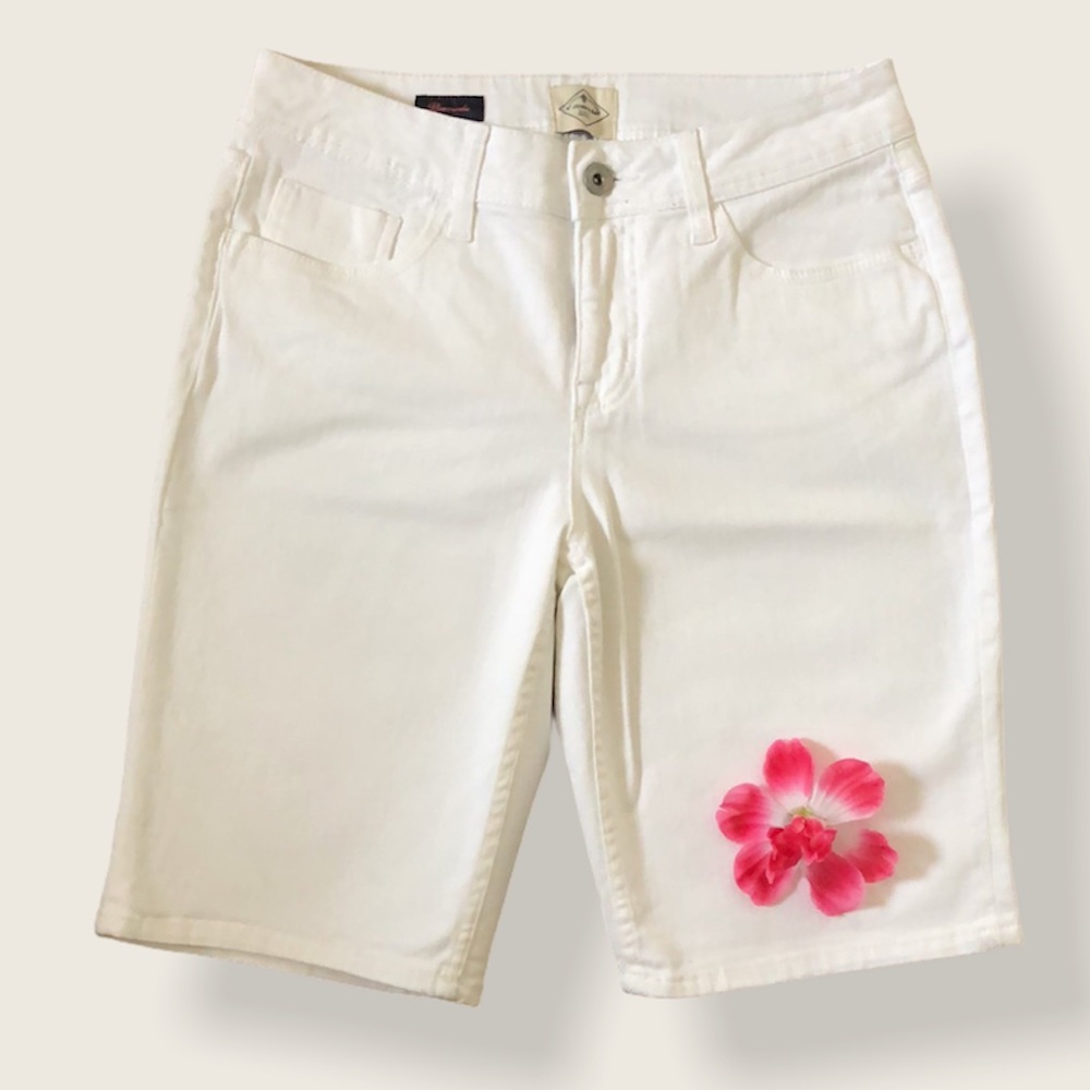 ST. JOHN’S BAY DENIM WHITE BERMUDA SHORTS